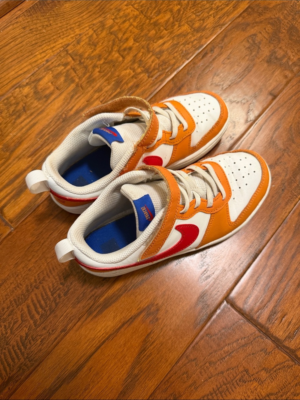 Nike Kids Low-Top Sneakers in White, Orange & Red